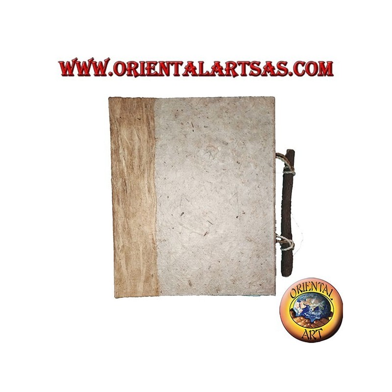 Photo album in tree bark and flower petals with clasp, 20 cm