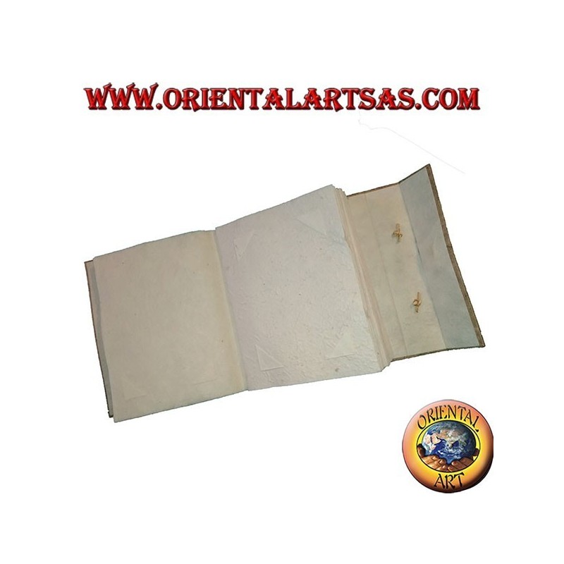 Photo album in tree bark and flower petals with clasp, 20 cm