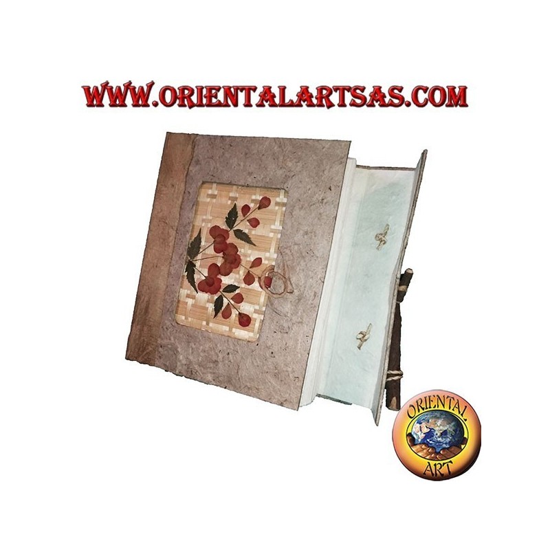 Photo album in tree bark and flower petals with clasp, 20 cm