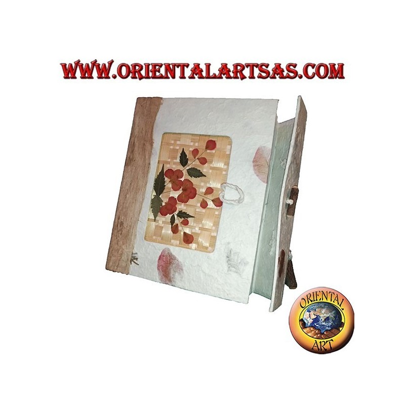 Photo album in rice paper and flower petals with closure, 20 cm