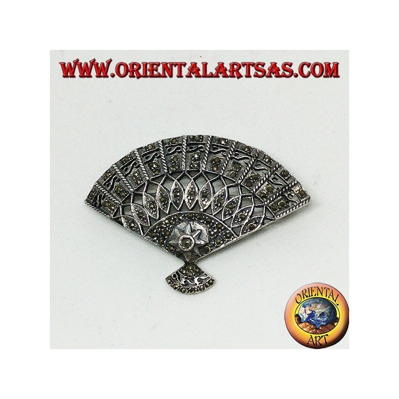 Spilla in argento con marcassiti a forma di ventaglio