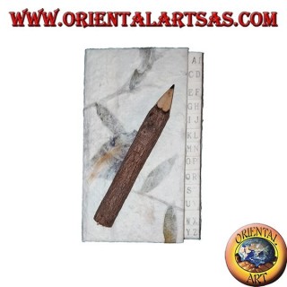 Agenda telefónica en papel de arroz y pétalos con lápiz en el tronco, 11 cm.