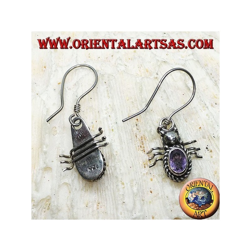 Pendientes de plata con amatista ovalada en forma de mariquita.