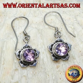 Silberohrringe mit rundem Amethyst in Form einer Blume mit fünf Blütenblättern
