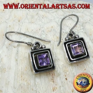 Silberohrringe mit quadratischem Amethyst zwischen Silberquadraten