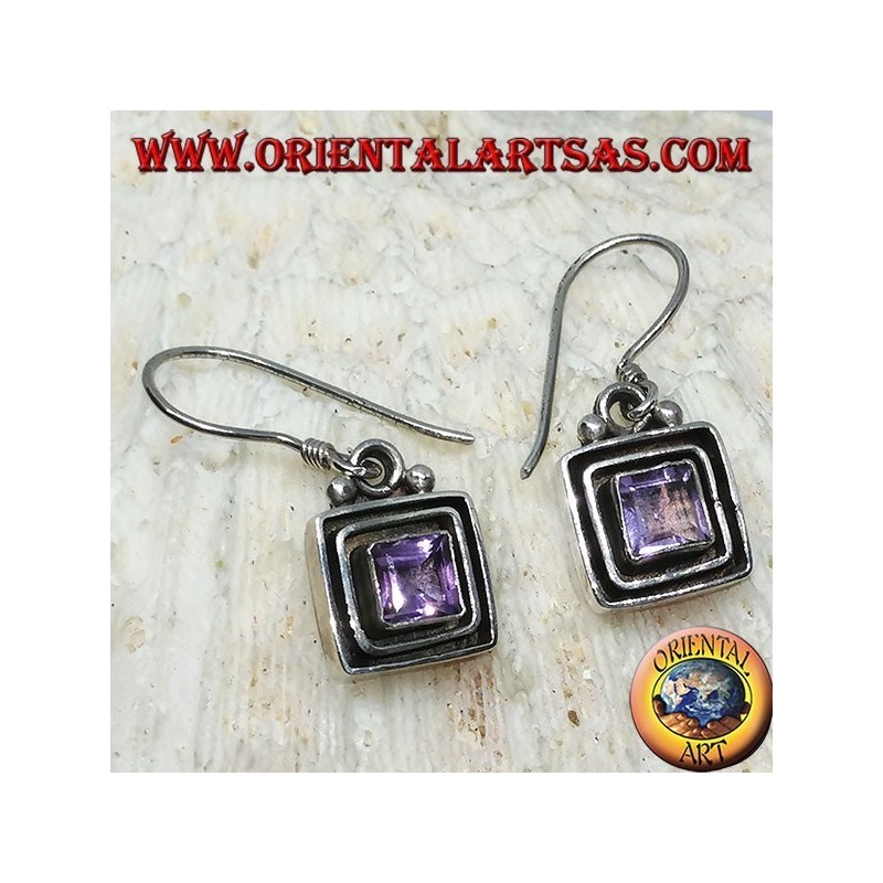 Silberohrringe mit quadratischem Amethyst zwischen Silberquadraten