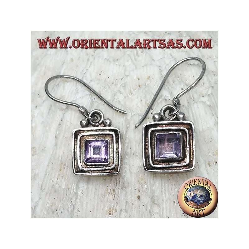 Silberohrringe mit quadratischem Amethyst zwischen Silberquadraten