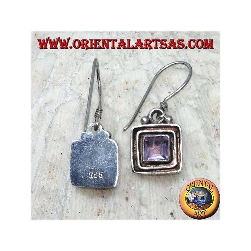 Silberohrringe mit quadratischem Amethyst zwischen Silberquadraten
