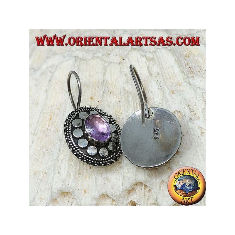 Silberohrringe mit ovalem Amethyst mit blumenförmiger Verarbeitung