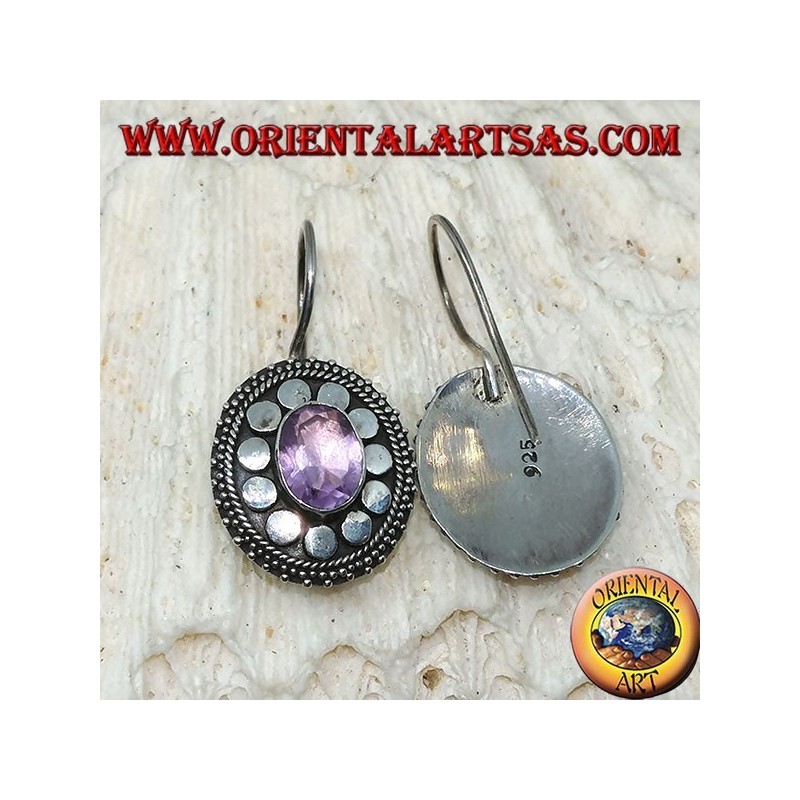 Silberohrringe mit ovalem Amethyst mit blumenförmiger Verarbeitung