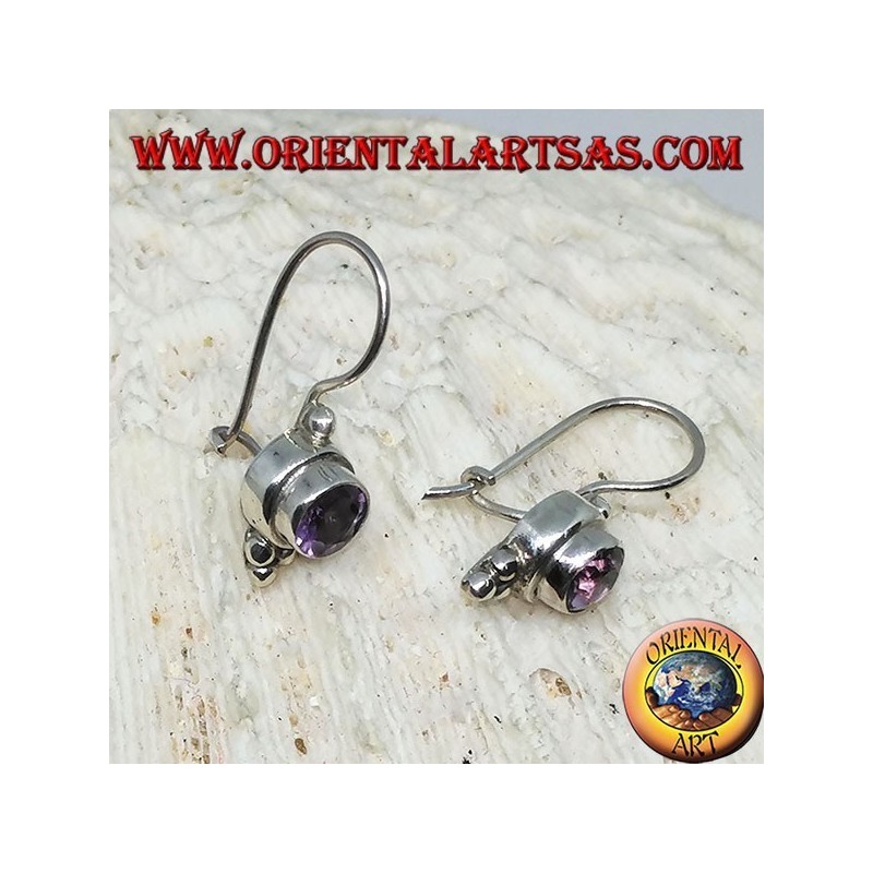 Pendientes de plata con amatista redonda con trío de bolas de plata.