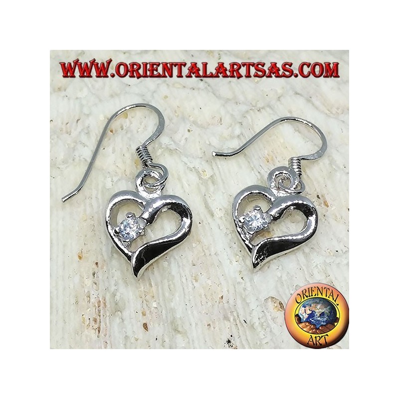 Boucles d'oreilles en argent en forme de coeur avec Zircon sur un lobe
