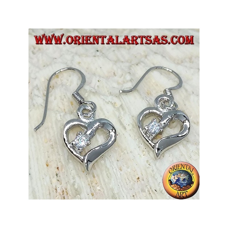 Boucles d'oreilles en argent en forme de coeur avec Zircon sur un lobe