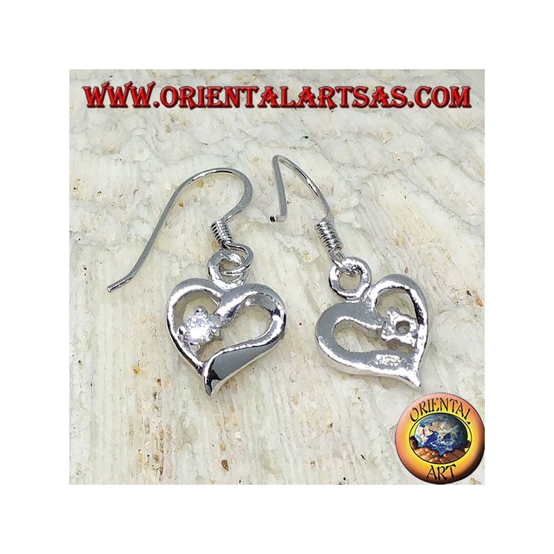 Boucles d'oreilles en argent en forme de coeur avec Zircon sur un lobe