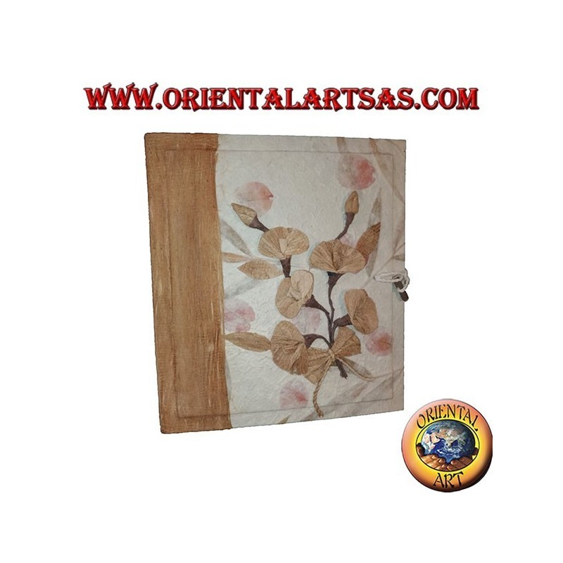 Álbum de fotos en papel de arroz y corteza con estampado floral, 27 cm.