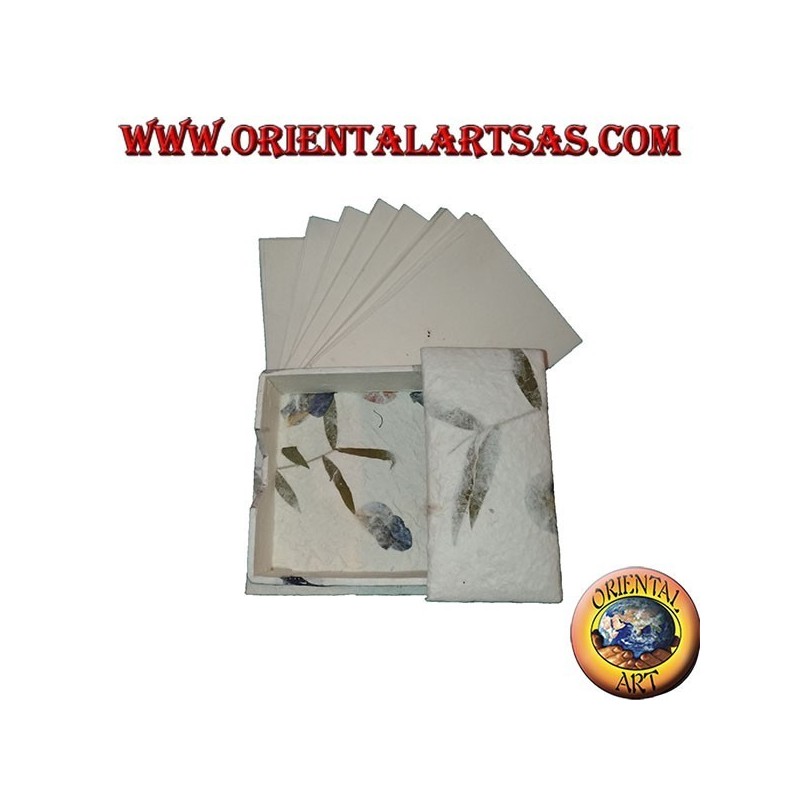 Note card holder in rice paper and flower petals with leaflet