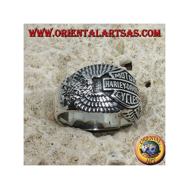 Anillo de plata con el logo de Harley Davidson entre las águilas.