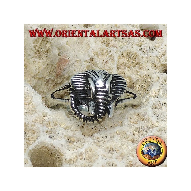 Bague en argent avec pachyderme à tête d'éléphant