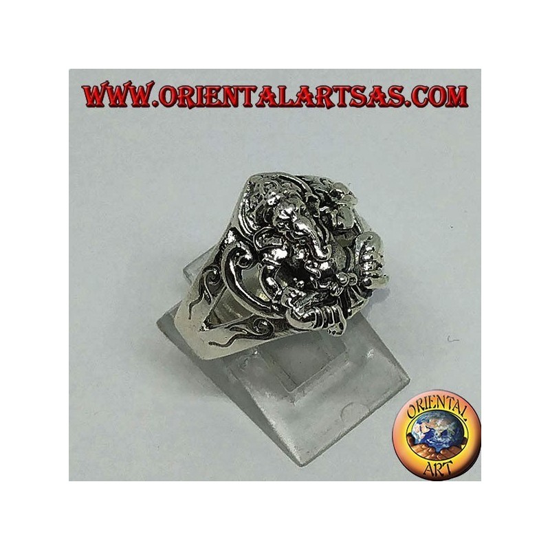 Anillo de plata con Ganesh sentado con seis decoraciones de anillo laterales