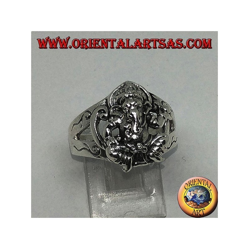 Silberring mit sitzendem Ganesh mit sechs seitlichen Ringverzierungen