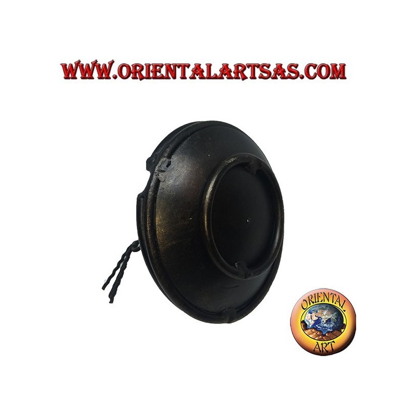 Encens brûlant, cendrier en fer forgé, le craquelé