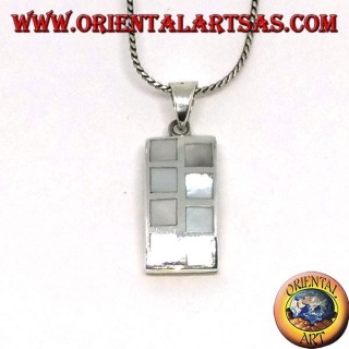 Pendentif en argent rectangulaire avec huit carrés de nacre alternés