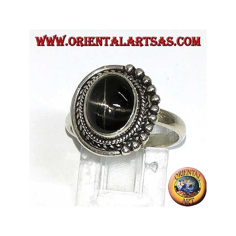 Bague en argent avec étoile noire, sertie ovale