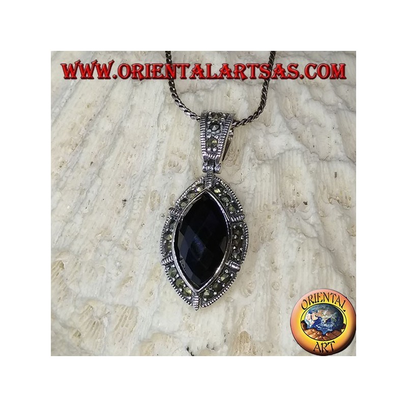 Colgante de plata con ónix puntiagudo oval facetado y marcasita en el borde