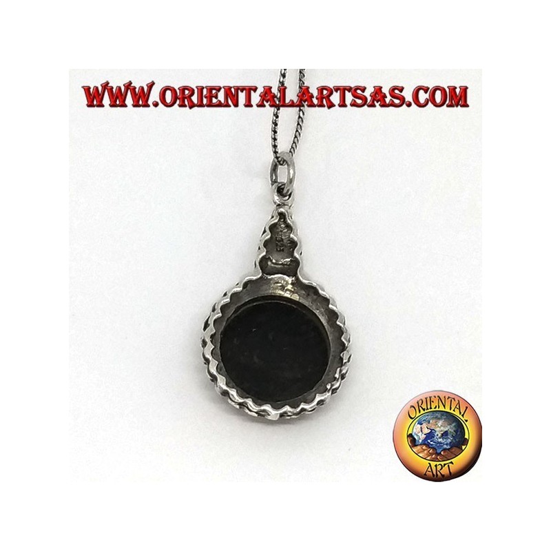 Pendentif en argent avec onyx rond et marcassite à la frontière de style impérial