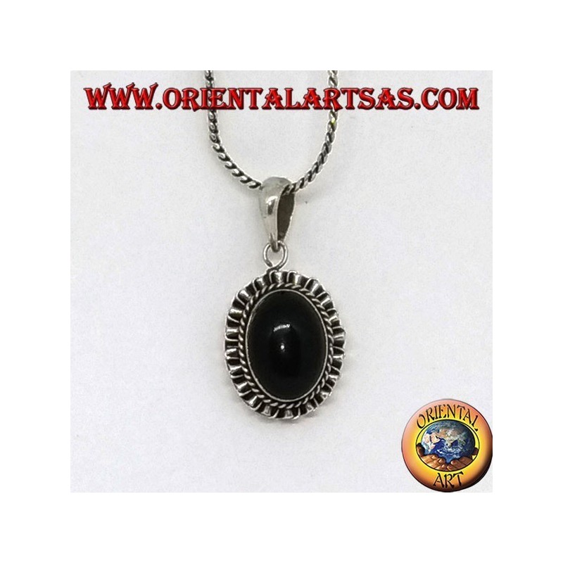 Pendentif en argent avec onyx ovale et bord ondulé
