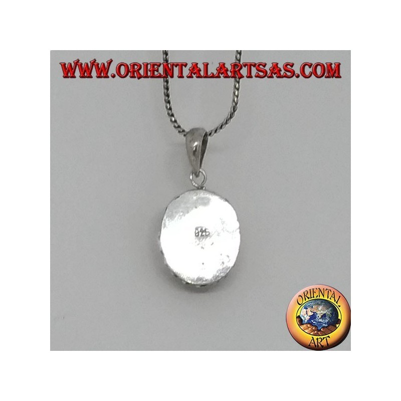 Pendentif en argent avec onyx ovale et bord ondulé