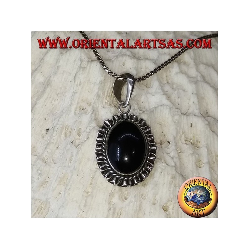 Pendentif en argent avec onyx ovale et bord ondulé