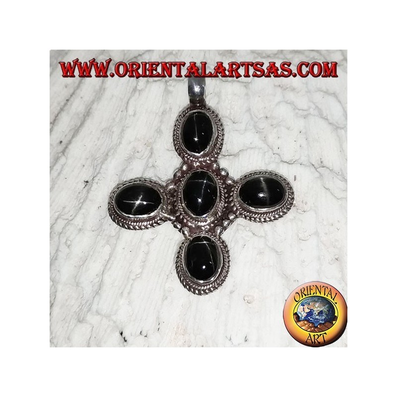 Ciondolo in argento con 5 black star (Diopside) ovali a forma di croce