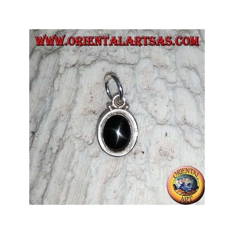 Colgante de plata con estrella negra (Diopside) ovalada y borde liso