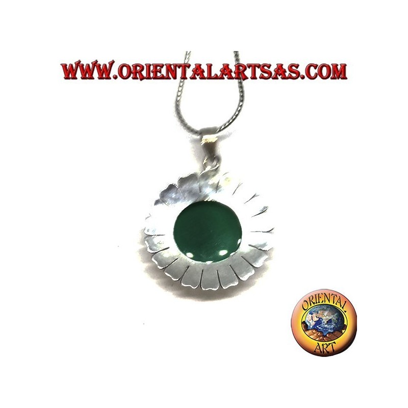 Silver pendant in the shape of a daisy flower and round green agate