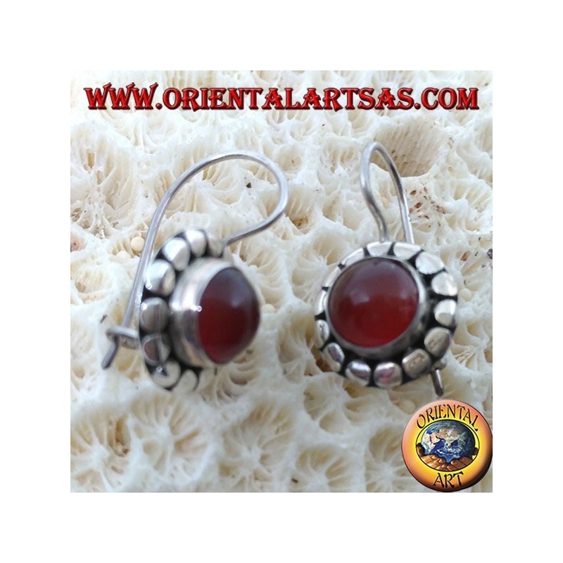 Boucles d'oreilles en argent avec cornaline ronde avec des clous