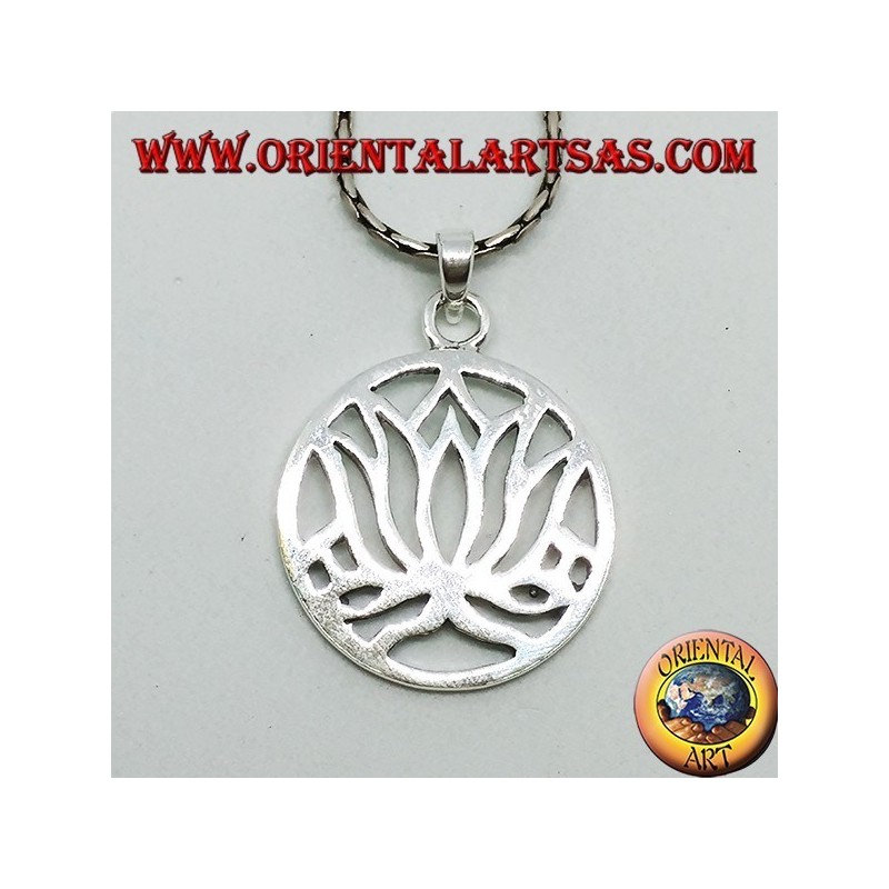 Simple pendentif en argent avec des fleurs de lotus dans le cercle