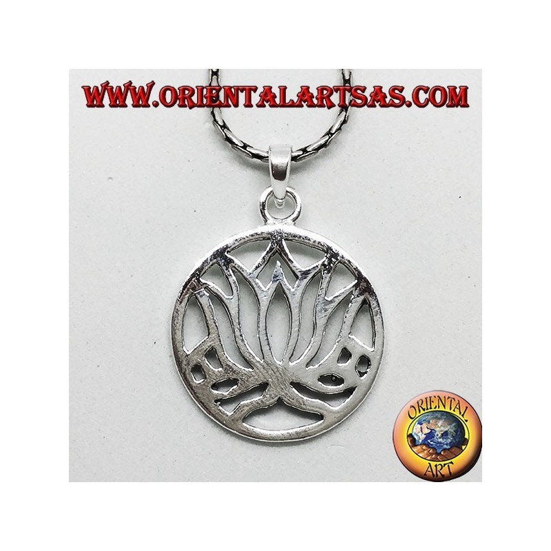 Simple pendentif en argent avec des fleurs de lotus dans le cercle