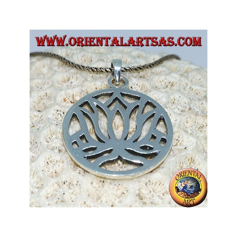 Simple pendentif en argent avec des fleurs de lotus dans le cercle