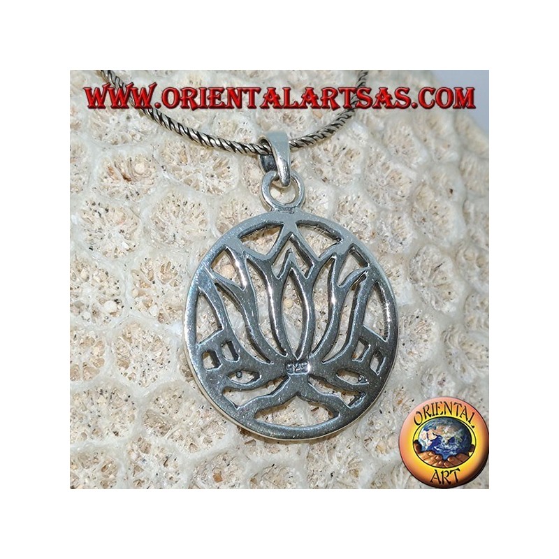 Simple pendentif en argent avec des fleurs de lotus dans le cercle