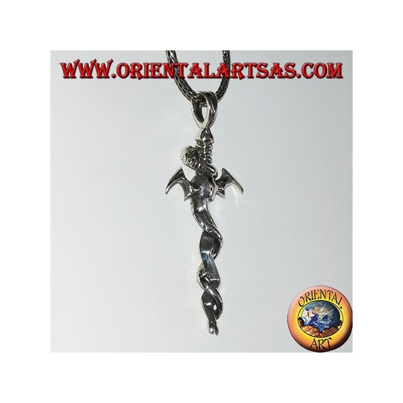 Colgante de plata, espada con serpiente retorcida.