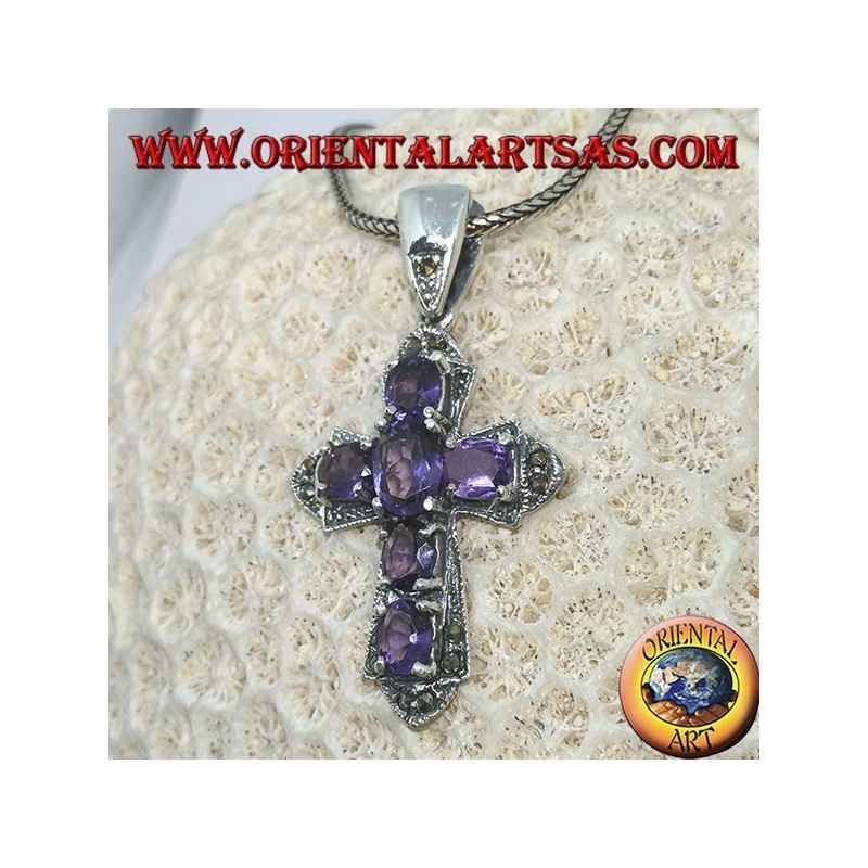 Pendentif en argent en forme de croix avec des marcassites et six améthystes