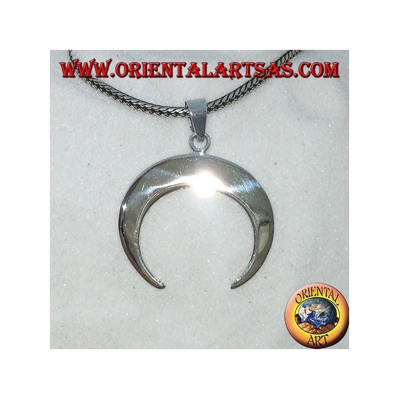 Colgante en plata, media luna con puntas hacia abajo.