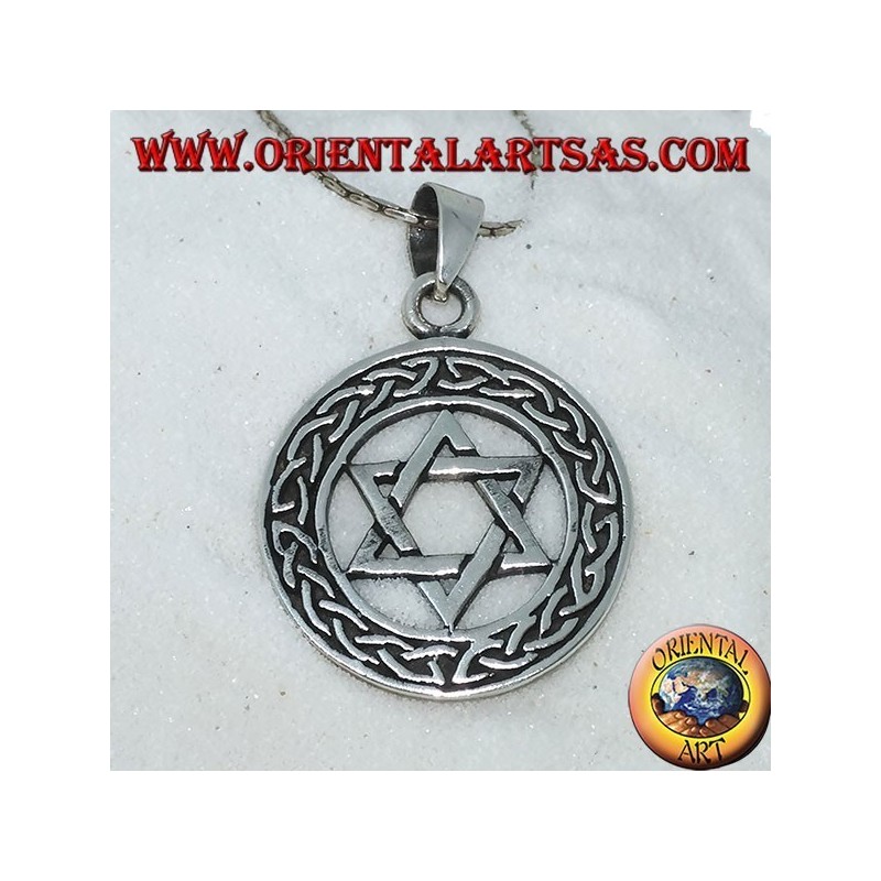 Pendentif étoile de David en argent dans le cercle avec noeud