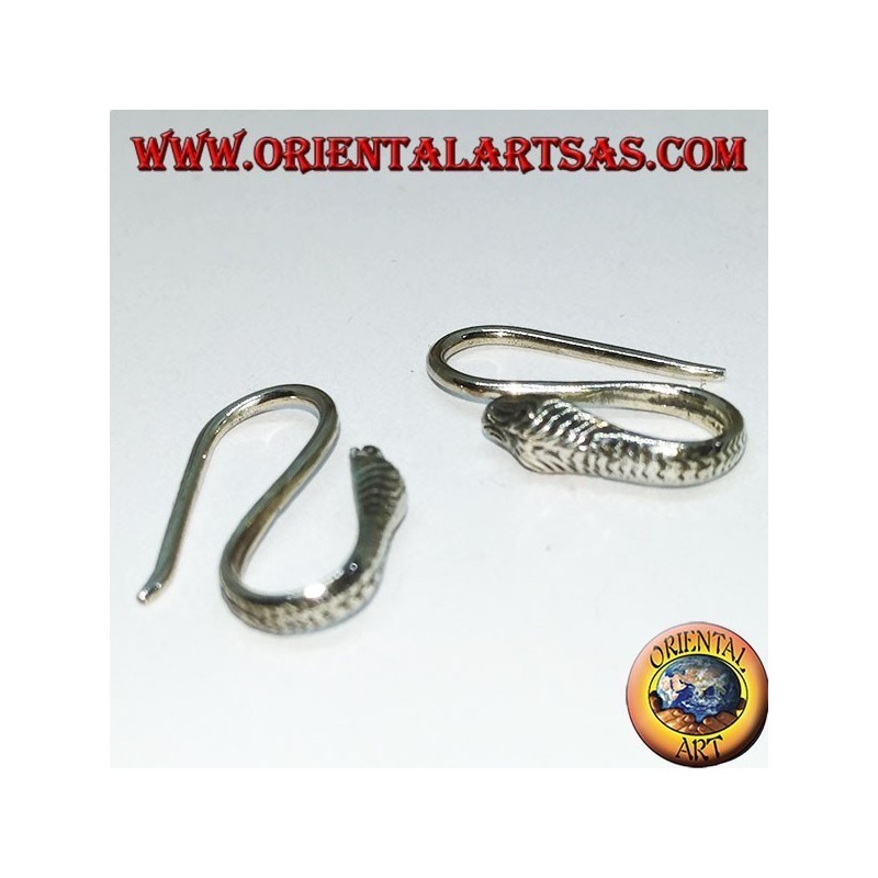 Pendientes de plata con forma de cobra (serpiente).