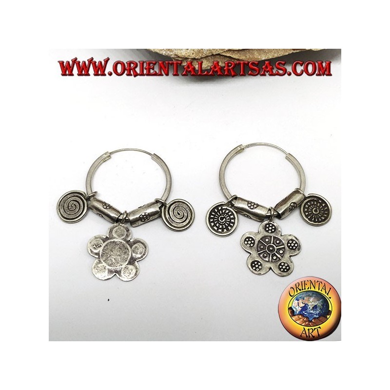 Boucles d'oreilles de cercle tribal en argent (Karen) avec pendentifs
