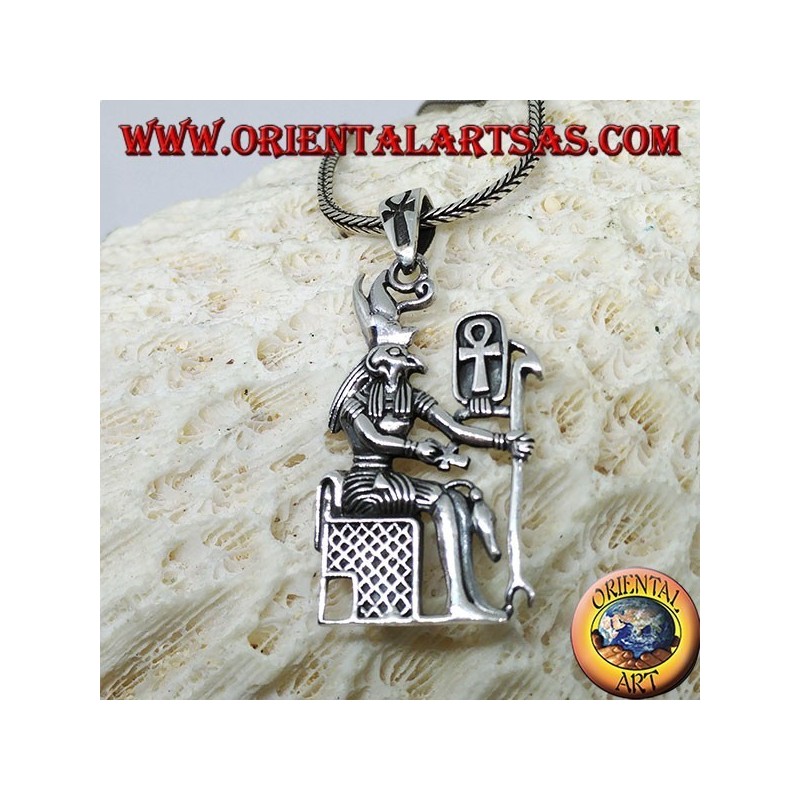 Ciondolo in argento del dio  Horus seduto sul trono