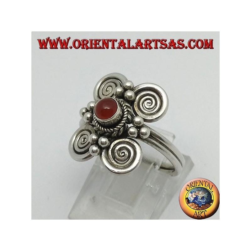 Anello in argento con corniola tonda e 4 spirali intorno