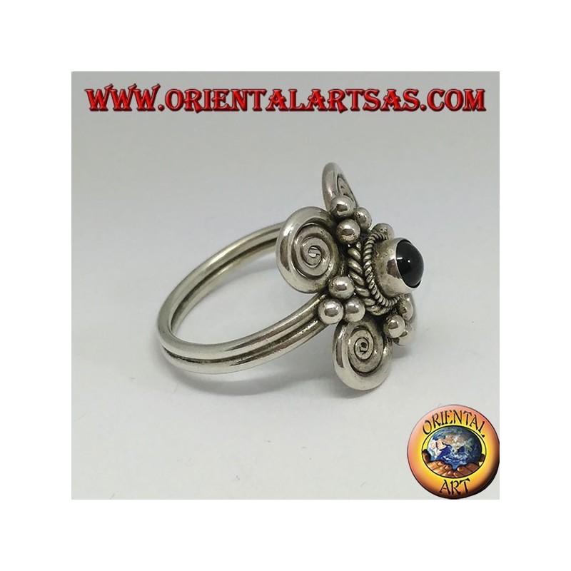 Anello in argento con onice tonda e 4 spirali  intorno