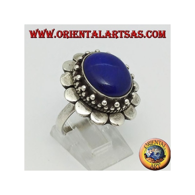 Anello in argento con lapislazzulo ovale contornata di piastrine tonde